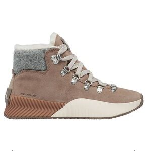 NWOT Sorel Out and About III Conquest Tan and White Fleece-Lined Boots-Size 8